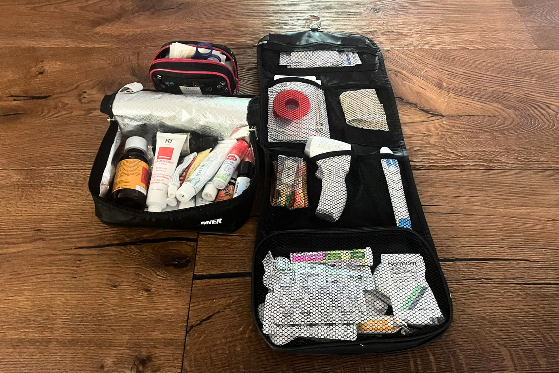 Komplette Übersicht einer Reiseapotheke für Kinder bei Fernreisen und Roadtrips