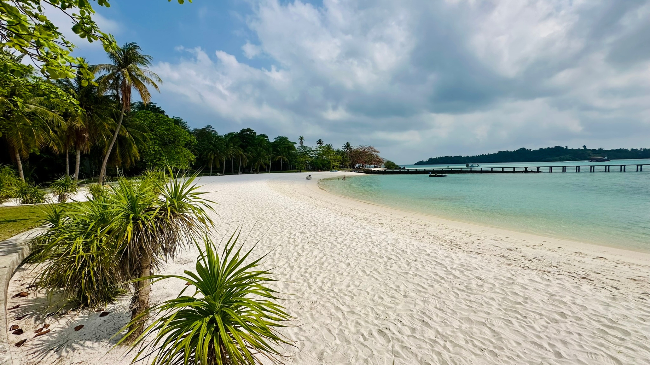 Fernreise mit Kindern nach Koh Kham in Thailand am weißen Sandstrand