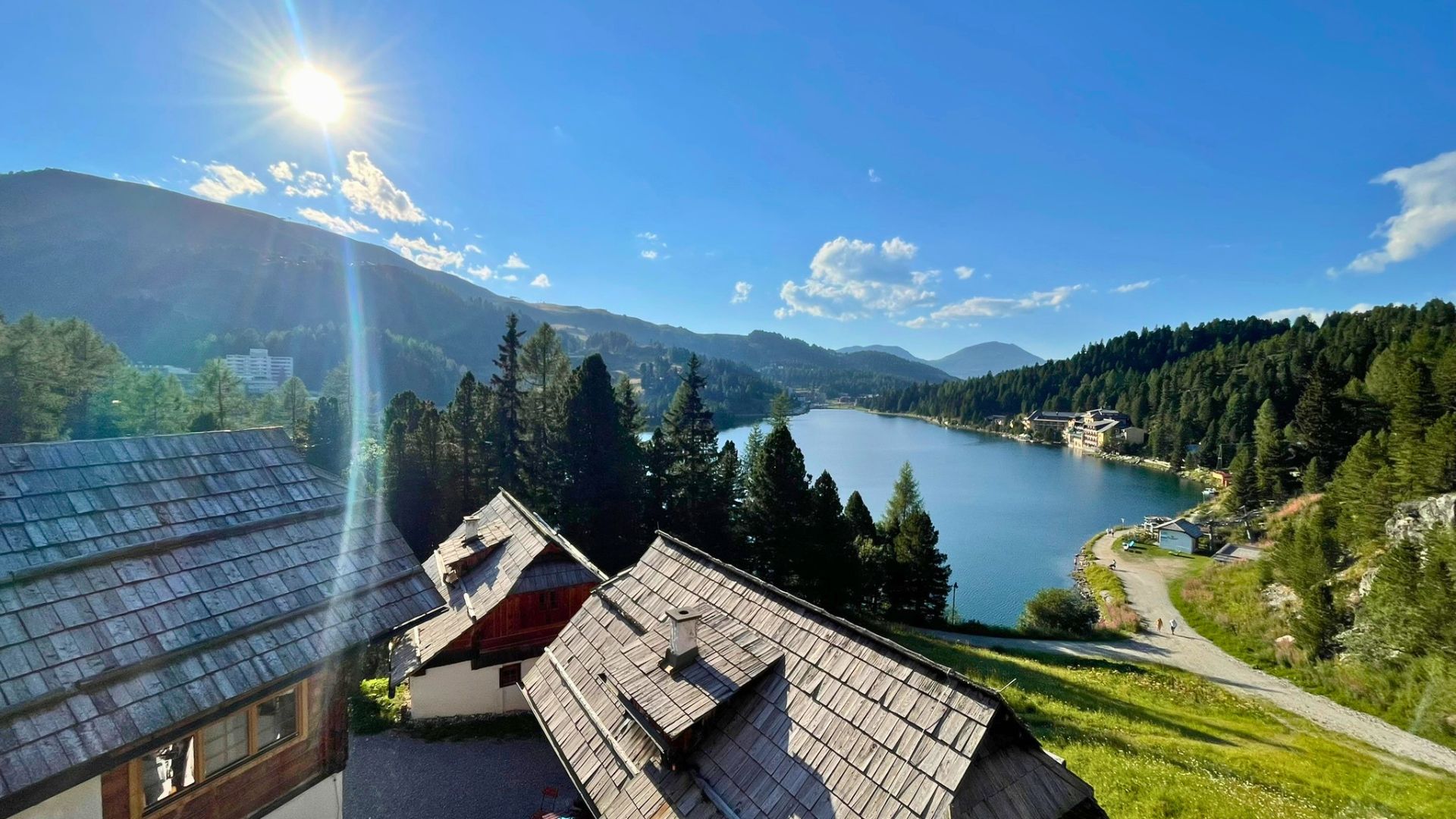 Blick von der Turracher Höhe über den Turracher See und die Nockberge