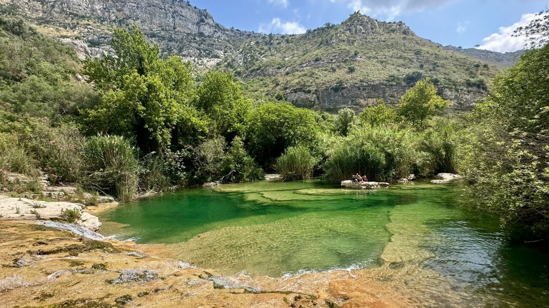 Naturpools in der Cavagrande-del-Cassibile-Schlucht in Ostsizilien