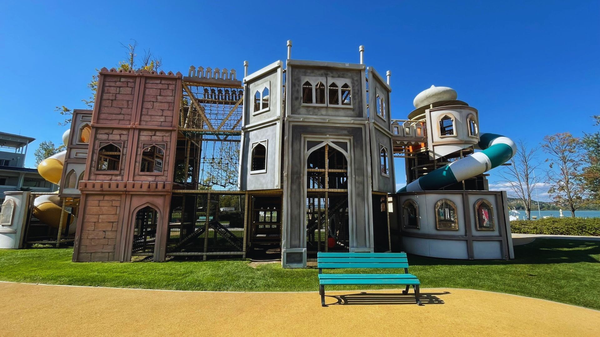 Outdoor-Spielplatz des BalaLand FamilyPark am Plattensee